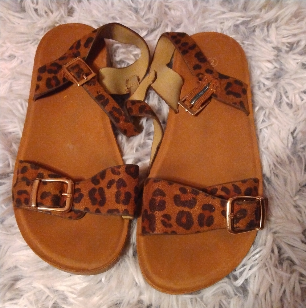 Girls Leopard Sandals  Link Brand Size( 2 ) With Buckles